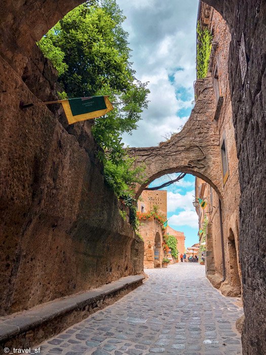 Civita di Bagnoregio - Scorcio del borgoIngresso del borgo