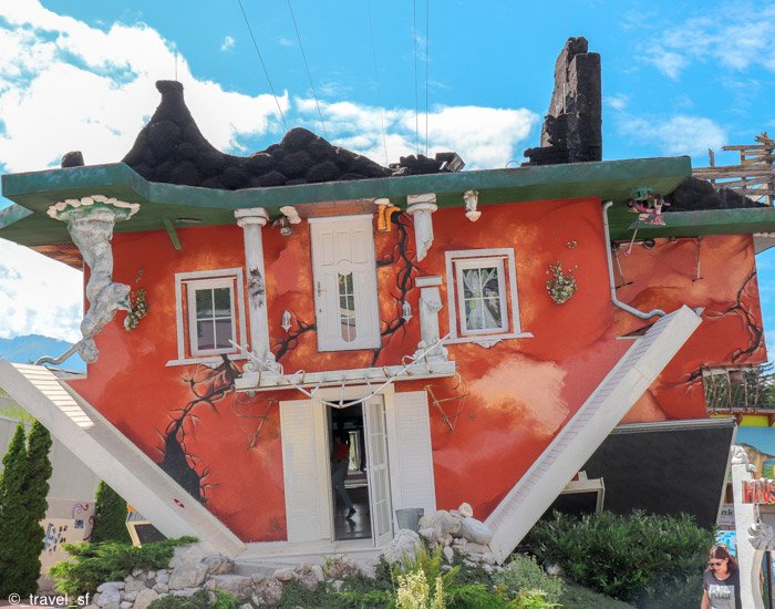 La casa sottosopra ingresso