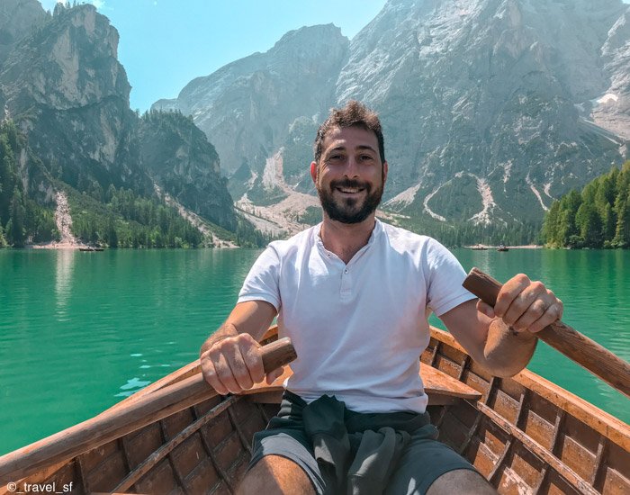 Dolomiti: simone in barca